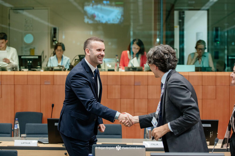 <p>Premijer je naveo da je veliki optimizam među državama članicama postojao danas, da su poruke bile vrlo ohrabrujuće, "da su poruke govorile u pravcu da računaju na Crnu Goru i da ohrabruju Crnu Goru da se sljedeću godinu i po dana maksimalno fokusira na evropske reforme i da rezultat neće izostati"</p>