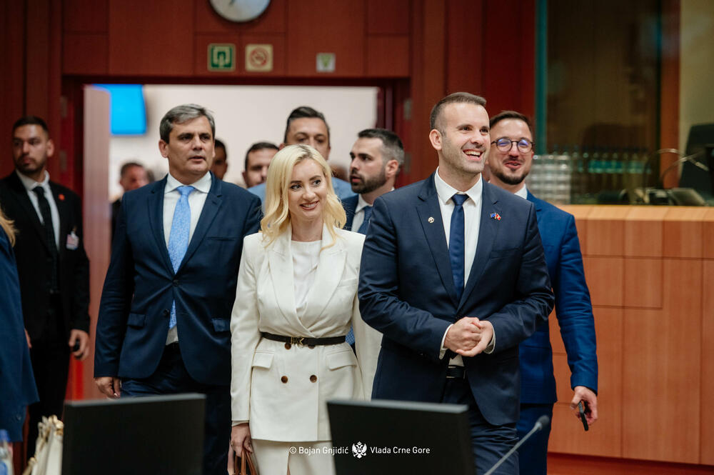 <p>Premijer je naveo da je veliki optimizam među državama članicama postojao danas, da su poruke bile vrlo ohrabrujuće, "da su poruke govorile u pravcu da računaju na Crnu Goru i da ohrabruju Crnu Goru da se sljedeću godinu i po dana maksimalno fokusira na evropske reforme i da rezultat neće izostati"</p>