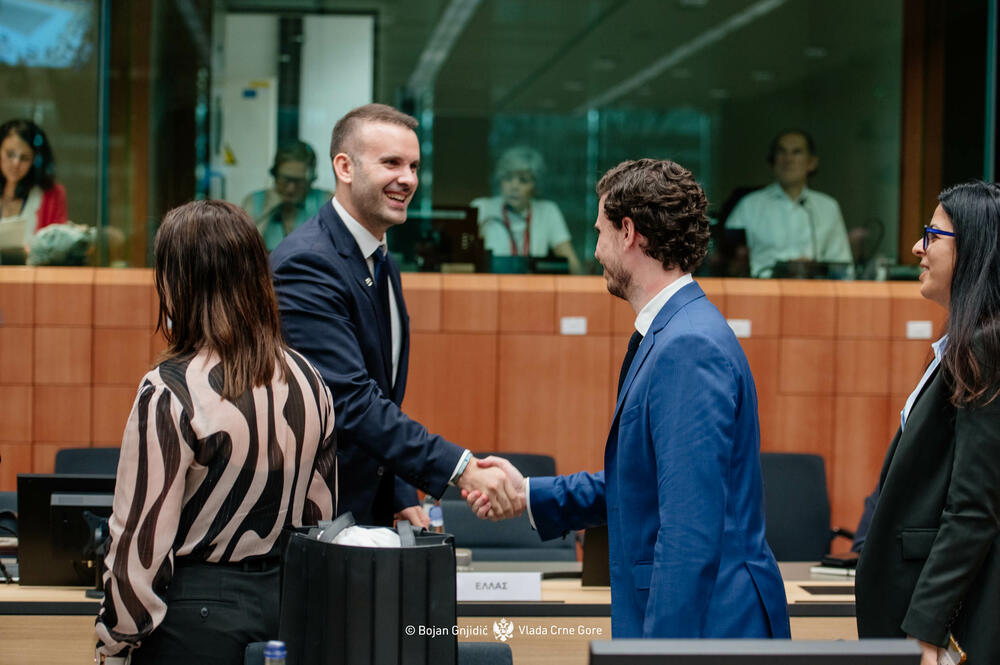 <p>Premijer je naveo da je veliki optimizam među državama članicama postojao danas, da su poruke bile vrlo ohrabrujuće, "da su poruke govorile u pravcu da računaju na Crnu Goru i da ohrabruju Crnu Goru da se sljedeću godinu i po dana maksimalno fokusira na evropske reforme i da rezultat neće izostati"</p>