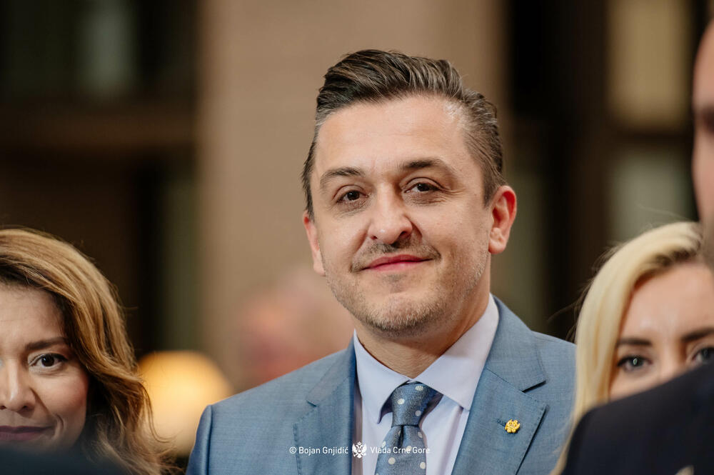 <p>Premijer je naveo da je veliki optimizam među državama članicama postojao danas, da su poruke bile vrlo ohrabrujuće, "da su poruke govorile u pravcu da računaju na Crnu Goru i da ohrabruju Crnu Goru da se sljedeću godinu i po dana maksimalno fokusira na evropske reforme i da rezultat neće izostati"</p>