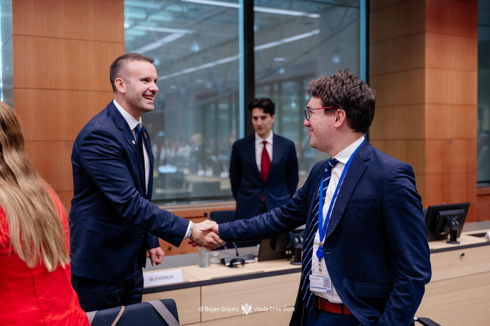 <p>Premijer je naveo da je veliki optimizam među državama članicama postojao danas, da su poruke bile vrlo ohrabrujuće, "da su poruke govorile u pravcu da računaju na Crnu Goru i da ohrabruju Crnu Goru da se sljedeću godinu i po dana maksimalno fokusira na evropske reforme i da rezultat neće izostati"</p>