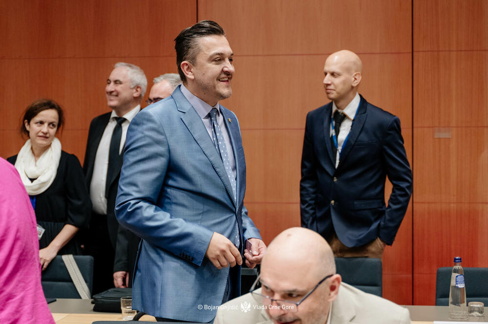 <p>Premijer je naveo da je veliki optimizam među državama članicama postojao danas, da su poruke bile vrlo ohrabrujuće, "da su poruke govorile u pravcu da računaju na Crnu Goru i da ohrabruju Crnu Goru da se sljedeću godinu i po dana maksimalno fokusira na evropske reforme i da rezultat neće izostati"</p>