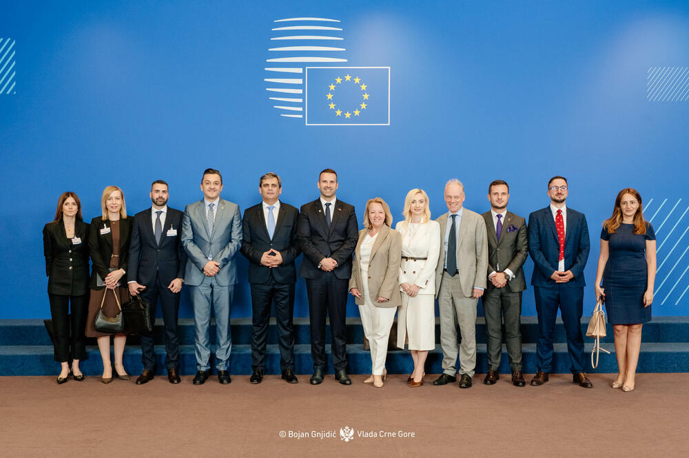 <p>Premijer je naveo da je veliki optimizam među državama članicama postojao danas, da su poruke bile vrlo ohrabrujuće, "da su poruke govorile u pravcu da računaju na Crnu Goru i da ohrabruju Crnu Goru da se sljedeću godinu i po dana maksimalno fokusira na evropske reforme i da rezultat neće izostati"</p>