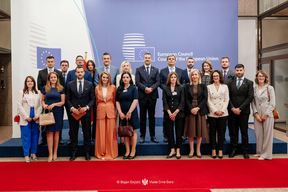 <p>Premijer je naveo da je veliki optimizam među državama članicama postojao danas, da su poruke bile vrlo ohrabrujuće, "da su poruke govorile u pravcu da računaju na Crnu Goru i da ohrabruju Crnu Goru da se sljedeću godinu i po dana maksimalno fokusira na evropske reforme i da rezultat neće izostati"</p>