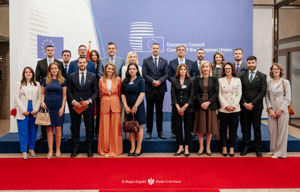 <p>Premijer je naveo da je veliki optimizam među državama članicama postojao danas, da su poruke bile vrlo ohrabrujuće, "da su poruke govorile u pravcu da računaju na Crnu Goru i da ohrabruju Crnu Goru da se sljedeću godinu i po dana maksimalno fokusira na evropske reforme i da rezultat neće izostati"</p>