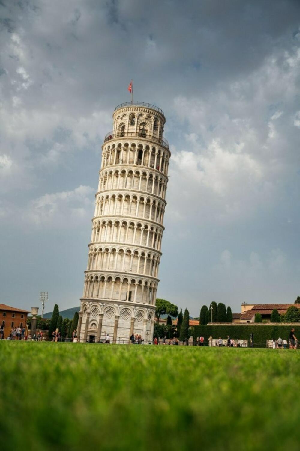 Nakrivio se, ali ne pada: čuveni toranj u Pizi