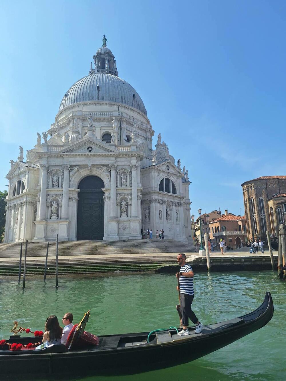 Pogled na crkvu Santa Maria della Salute