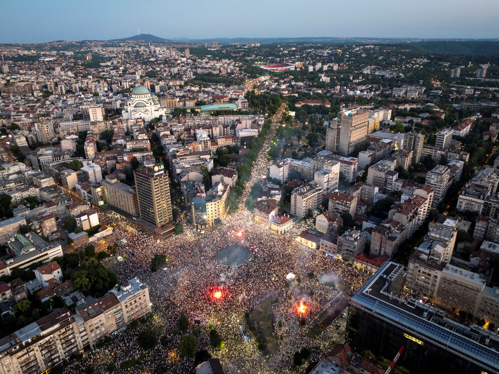 <p>Predsjednik Srbije Aleksandar Vučić je kazao da ultimum studenata o vanrednim iuzborima i uklanjanju okupljenih iz Pionirskog parka nije prihvaćen, a poslije intevencije Žandarmerije na Instragramu je objavio: "Na kraju uvijek pobjeđuje Srbija"</p>