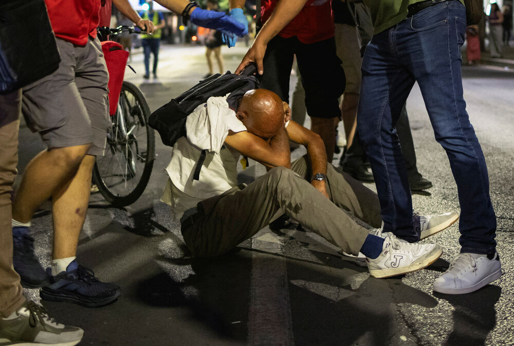 <p>Predsjednik Srbije Aleksandar Vučić je kazao da ultimum studenata o vanrednim iuzborima i uklanjanju okupljenih iz Pionirskog parka nije prihvaćen, a poslije intevencije Žandarmerije na Instragramu je objavio: "Na kraju uvijek pobjeđuje Srbija"</p>