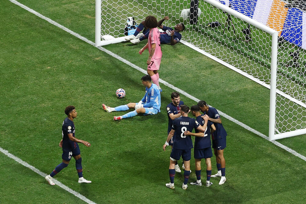 Fudbaleri PSŽ-a proslavljaju gol, Foto: Reuters