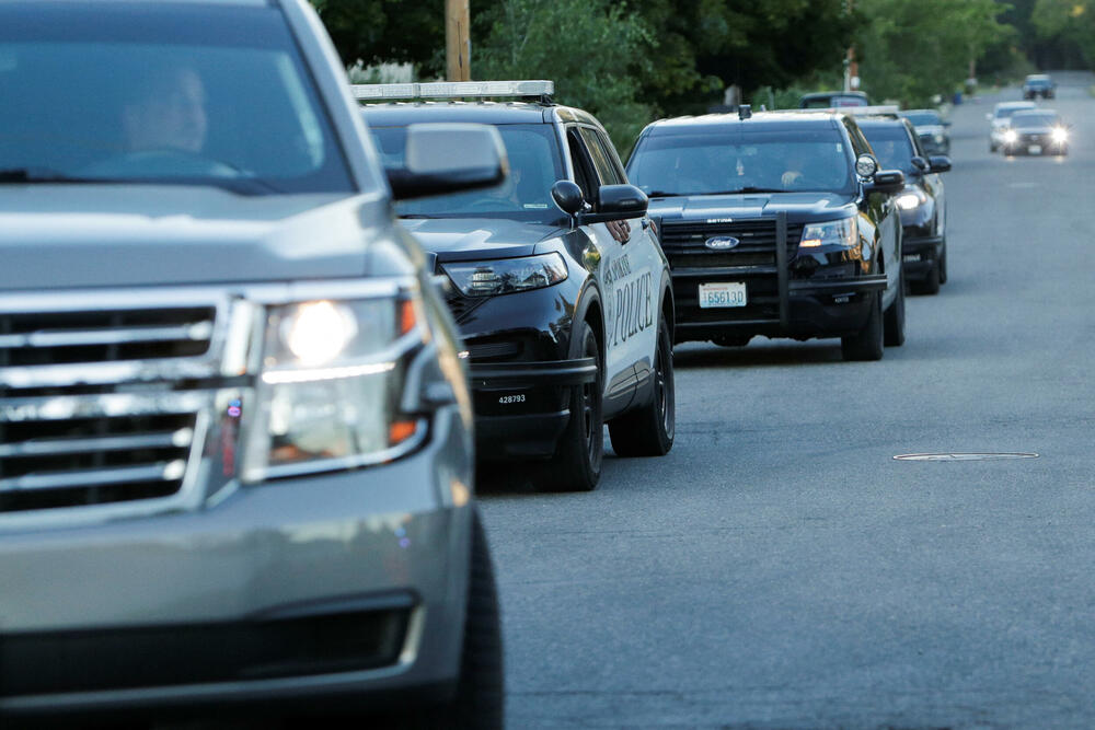 <p>"Vjerujemo da je osumnjičeni podmetnuo požar i vjerujemo da je to bila zasjeda i da je bila namjerna", rekao je sinoć šerif okruga Kutenai Bob Noris i dodao da "ti vatrogasci nisu imali šansu"</p>