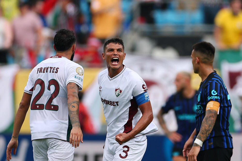 Kapiten Fluminensea Tijago Silva slavi pored kapitena Intera Lautara, Foto: Reuters