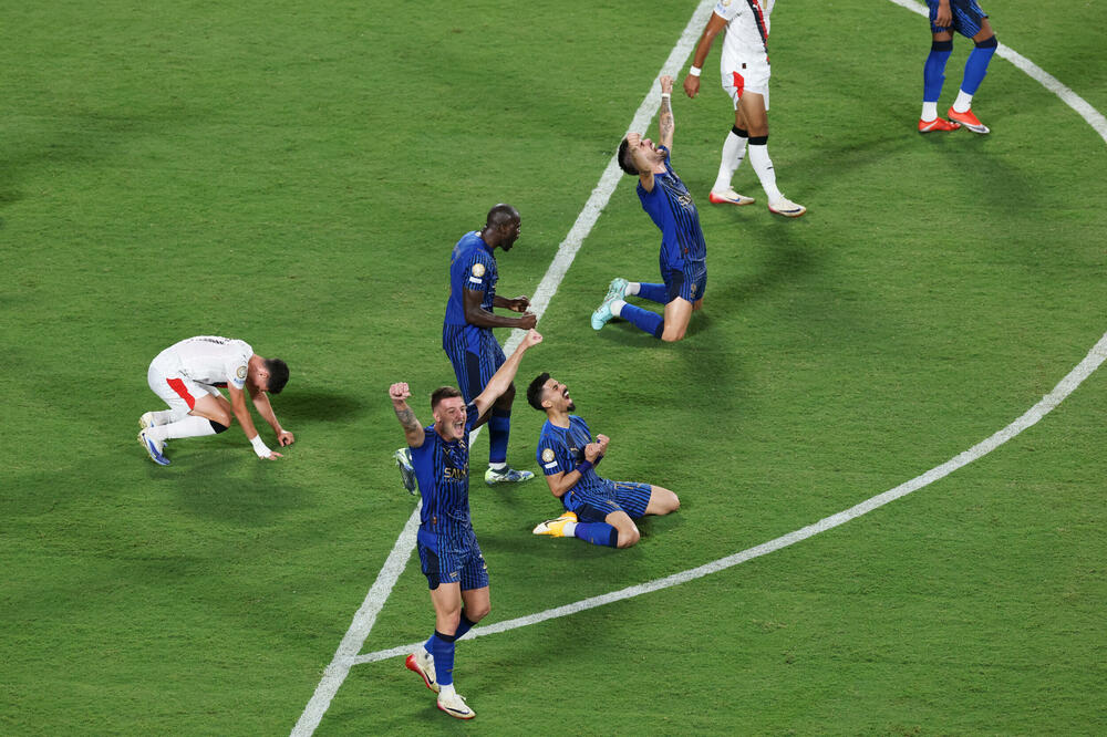 Slavlje igrača Al-Hilala pored razočaranih "građana", Foto: Reuters