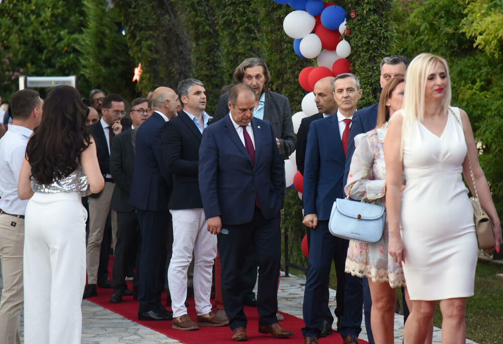 <p>"U vremenima kada se suočavamo sa ozbiljnim prijetnjama 'koje kušaju ljudske duše', kako ih je Tomas Pejn opisao u osvit američke revolucije, savezništvo sa Sjedinjenim Američkim Državama za nas ima stratešku i posebnu vrijednost”, rekao je Milatović.</p>