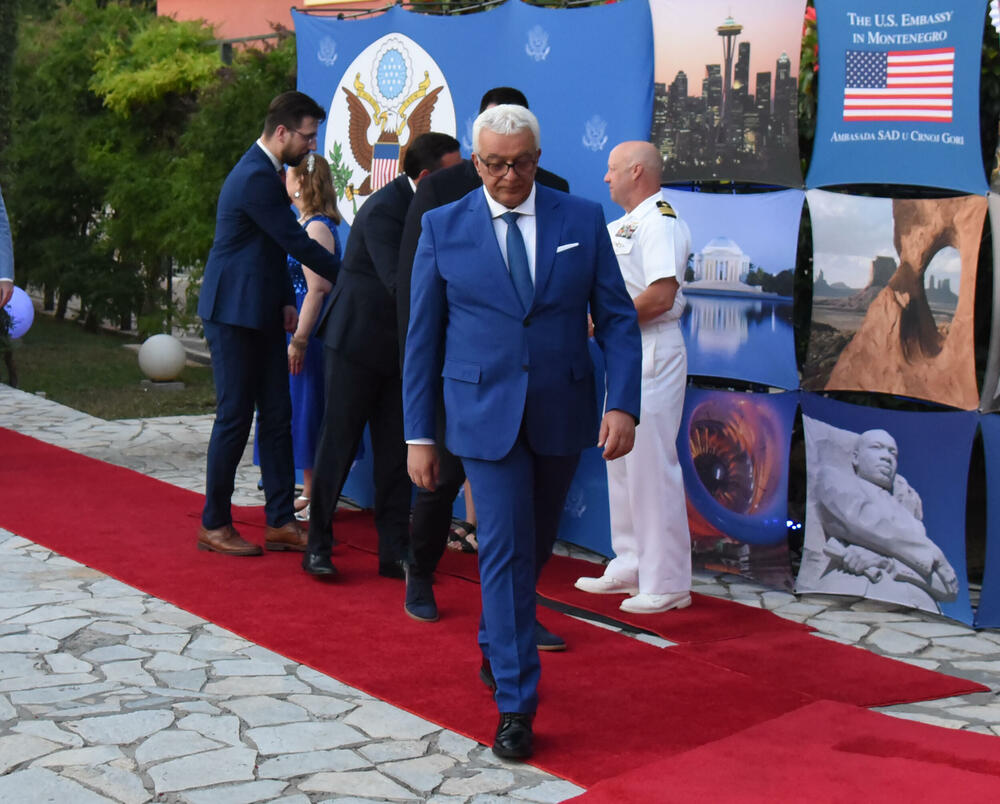 <p>"U vremenima kada se suočavamo sa ozbiljnim prijetnjama 'koje kušaju ljudske duše', kako ih je Tomas Pejn opisao u osvit američke revolucije, savezništvo sa Sjedinjenim Američkim Državama za nas ima stratešku i posebnu vrijednost”, rekao je Milatović.</p>