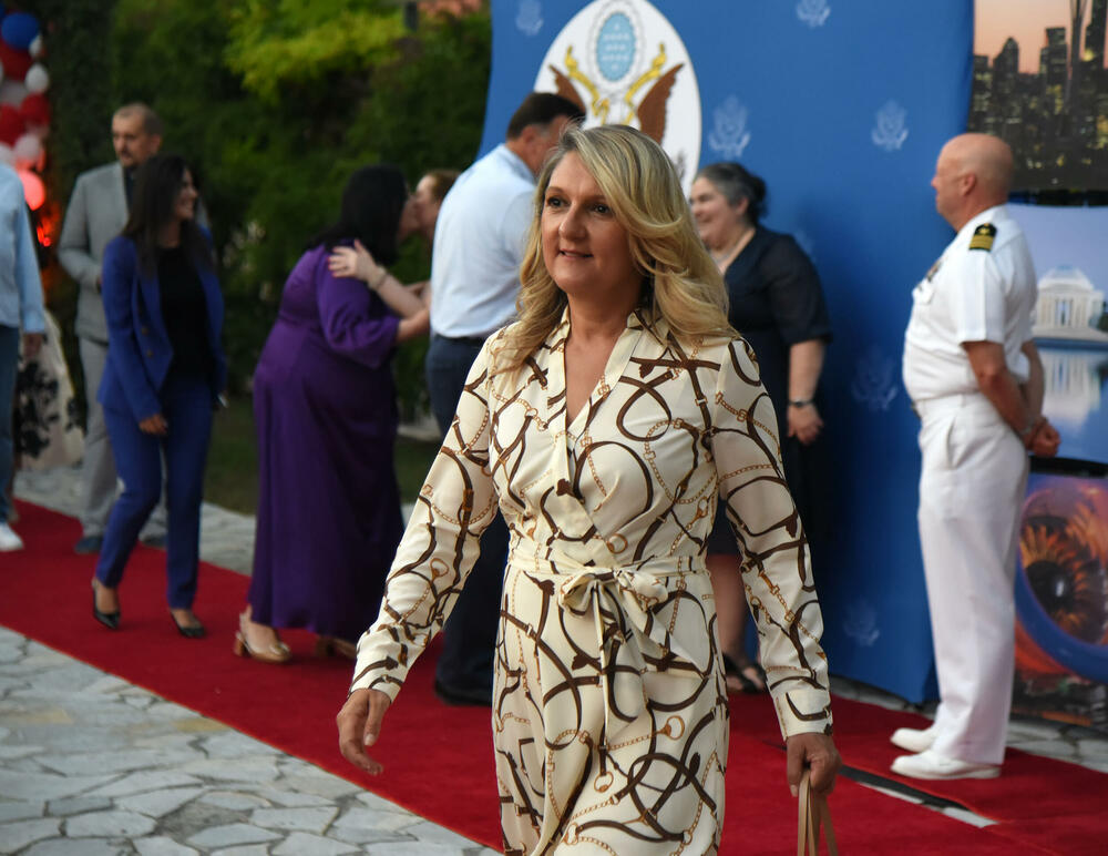 <p>"U vremenima kada se suočavamo sa ozbiljnim prijetnjama 'koje kušaju ljudske duše', kako ih je Tomas Pejn opisao u osvit američke revolucije, savezništvo sa Sjedinjenim Američkim Državama za nas ima stratešku i posebnu vrijednost”, rekao je Milatović.</p>