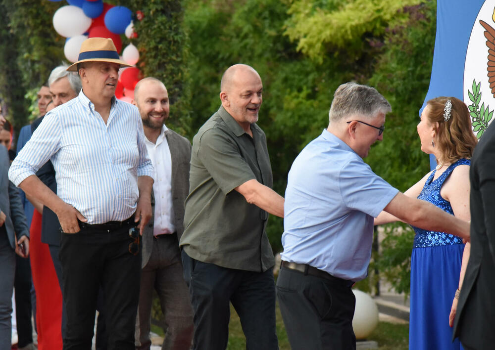 <p>"U vremenima kada se suočavamo sa ozbiljnim prijetnjama 'koje kušaju ljudske duše', kako ih je Tomas Pejn opisao u osvit američke revolucije, savezništvo sa Sjedinjenim Američkim Državama za nas ima stratešku i posebnu vrijednost”, rekao je Milatović.</p>