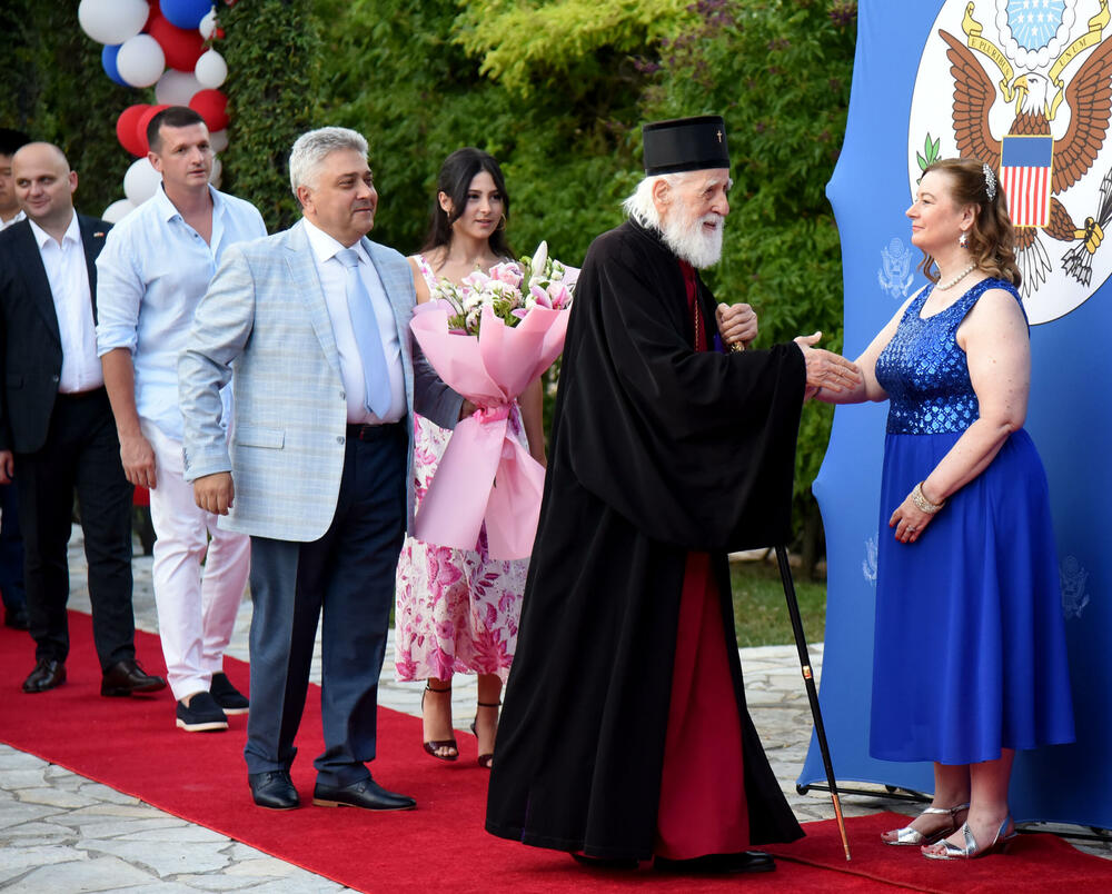 <p>"U vremenima kada se suočavamo sa ozbiljnim prijetnjama 'koje kušaju ljudske duše', kako ih je Tomas Pejn opisao u osvit američke revolucije, savezništvo sa Sjedinjenim Američkim Državama za nas ima stratešku i posebnu vrijednost”, rekao je Milatović.</p>