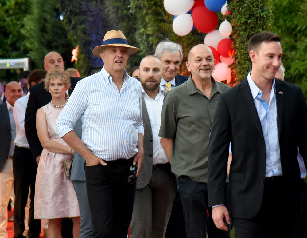 <p>"U vremenima kada se suočavamo sa ozbiljnim prijetnjama 'koje kušaju ljudske duše', kako ih je Tomas Pejn opisao u osvit američke revolucije, savezništvo sa Sjedinjenim Američkim Državama za nas ima stratešku i posebnu vrijednost”, rekao je Milatović.</p>