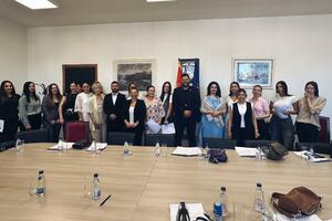 Kovačević potpisao ugovore sa dobitnicama sredstava kroz program...