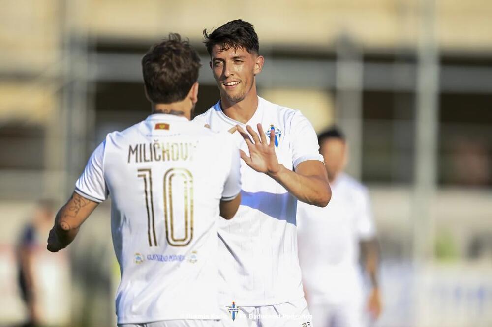 Ivan Bulatović slavi gol na pripremama sa Markom Miličkovićem, Foto: FK Budućnost