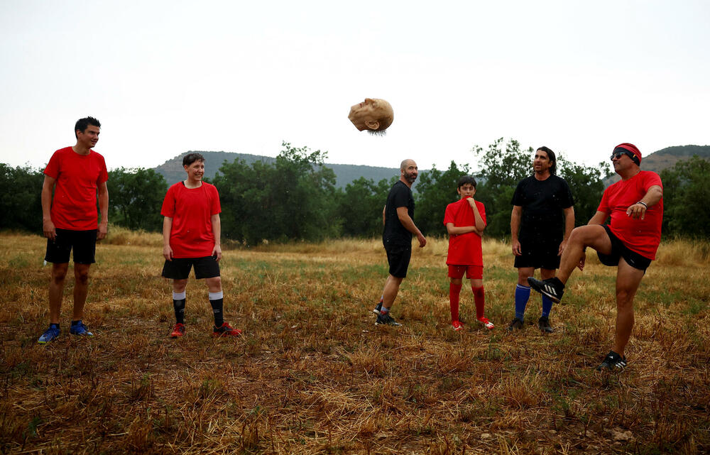 <p>Performans se zove "Kup Generalisimosa" po imenu jednog od glavnih fudbalskih takmičenja tokom diktature Franciska Franka (1939-1975), koji je preminuo prije 50 godina</p>