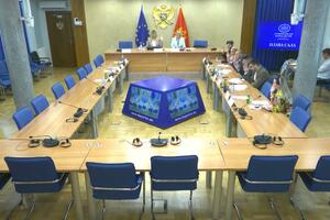 Usvojena odluka: 140.000 eura mjesečno klubovima poslanika za...