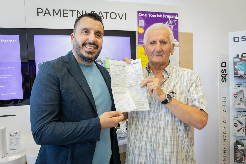 Korisnik Miodrag Bulatović sa Dragom Kažićem,komercijalnim direktorom operacija