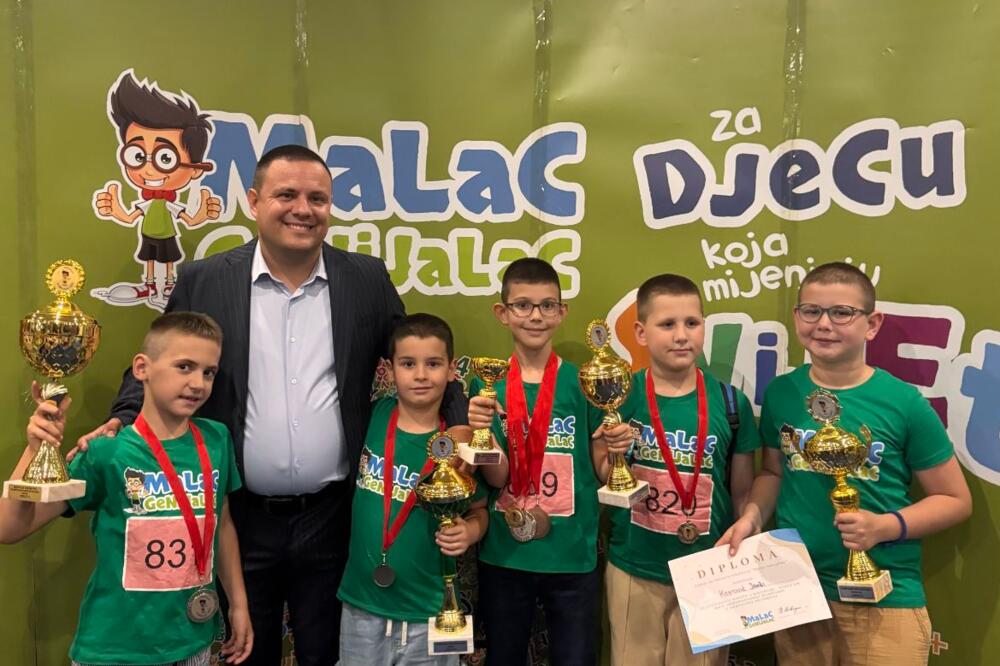 U Sarajevu nagrađeni i đaci i profesor, Foto: Privatna arhiva