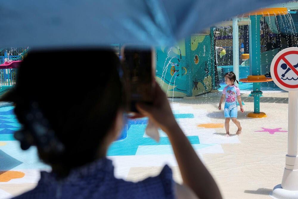 <p>"Lego" je park razvio zajedno sa šangajskim vlastima, a posjetioce su pozdravljali ljudi maskirani u likove iz "Legolenda"</p>