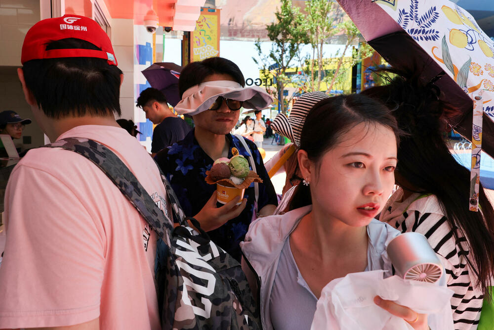 <p>"Lego" je park razvio zajedno sa šangajskim vlastima, a posjetioce su pozdravljali ljudi maskirani u likove iz "Legolenda"</p>