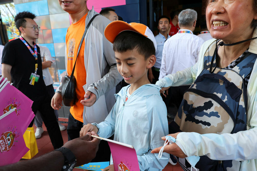 <p>"Lego" je park razvio zajedno sa šangajskim vlastima, a posjetioce su pozdravljali ljudi maskirani u likove iz "Legolenda"</p>