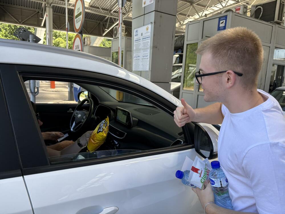 <p>Kampanja je počela zvanično na graničnom prelazu Dobrakovo i Aerodromu Podgorica, dok nas početak kampanje na Aerodromu Tivat i graničnom prelazu Debeli brijeg očekuje početkom sljedeće sedmice</p>