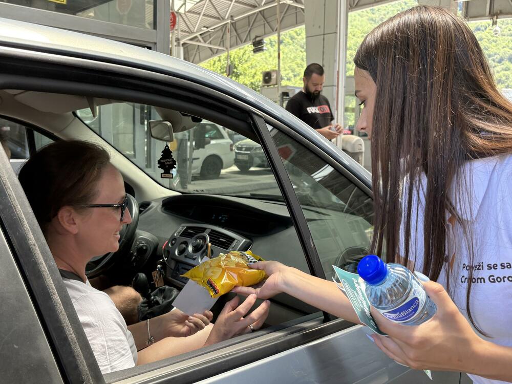 <p>Kampanja je počela zvanično na graničnom prelazu Dobrakovo i Aerodromu Podgorica, dok nas početak kampanje na Aerodromu Tivat i graničnom prelazu Debeli brijeg očekuje početkom sljedeće sedmice</p>