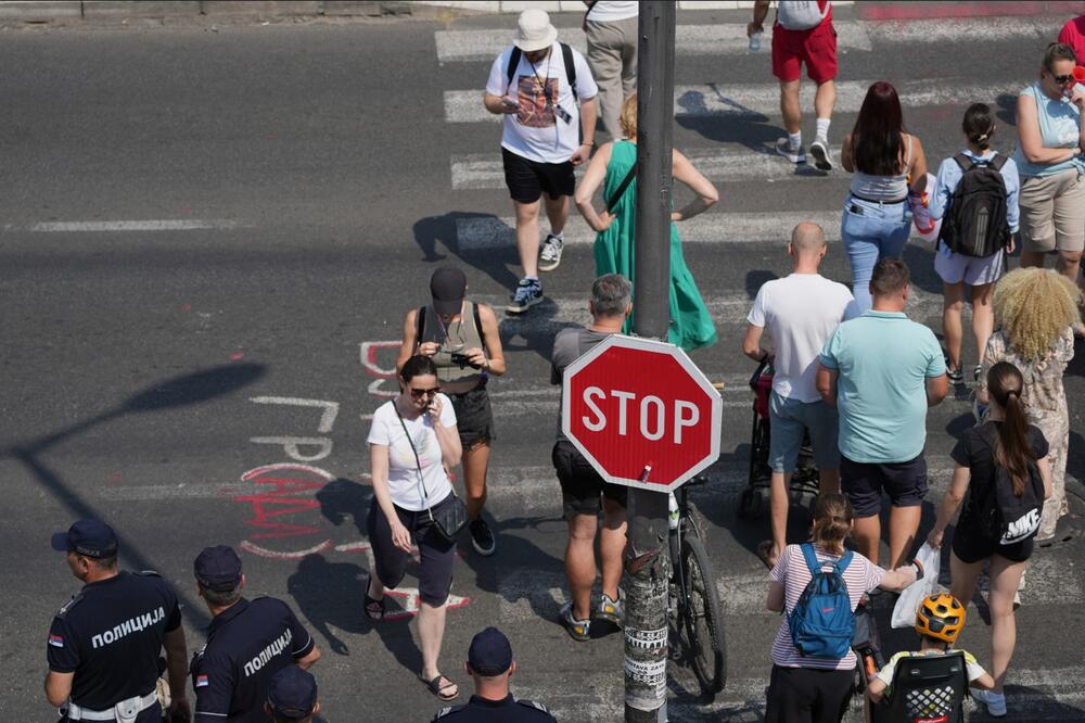 Sa jedne od jučerašnjih blokada u Beogradu, Foto: Beta/AP