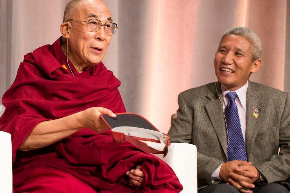 'Tibetanci vjeruju da se ista duša Dalaj Lame rađa iznova i iznova', kaže doktor Tuptern Džinpa, na fotografija sa Dalaj Lamom, Foto: Christopher Michel