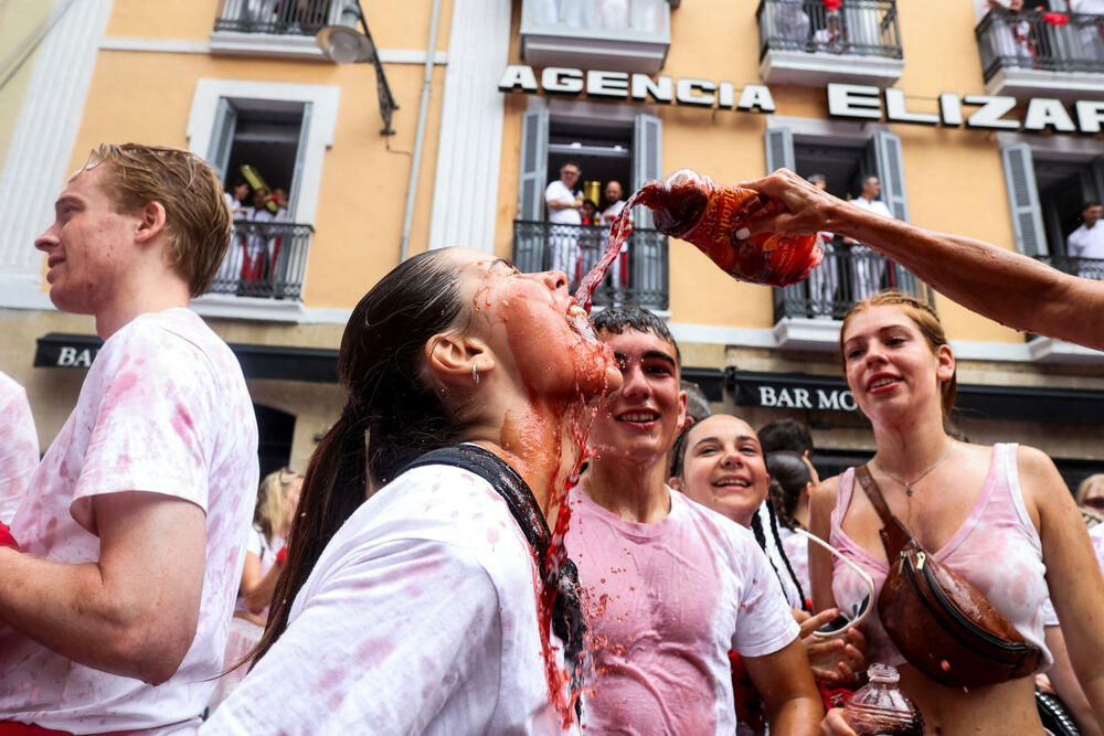 <p>Festivala je popularizovao Ernest Hemingvej u svom romanu "Sunce se ponovo rađa" iz 1926.</p>