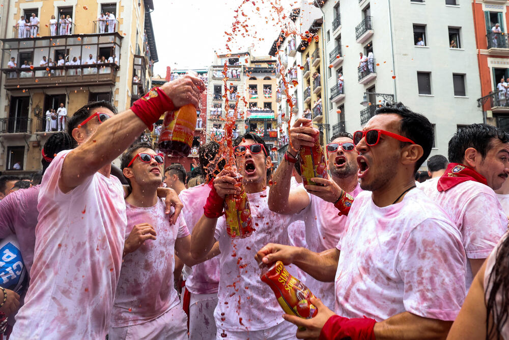 <p>Festivala je popularizovao Ernest Hemingvej u svom romanu "Sunce se ponovo rađa" iz 1926.</p>