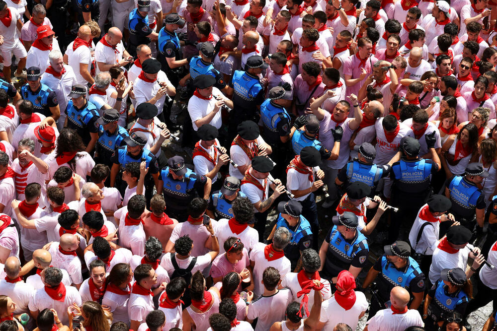 <p>Festivala je popularizovao Ernest Hemingvej u svom romanu "Sunce se ponovo rađa" iz 1926.</p>