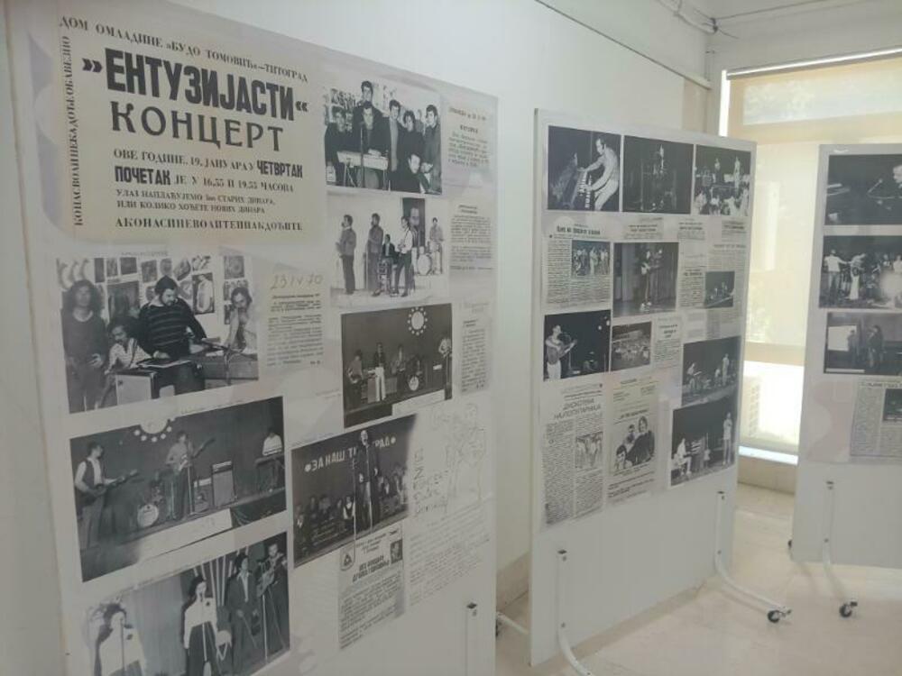 Izložene fotografije, članci i plakati u okviru izložbe “Na talasima žanrova”