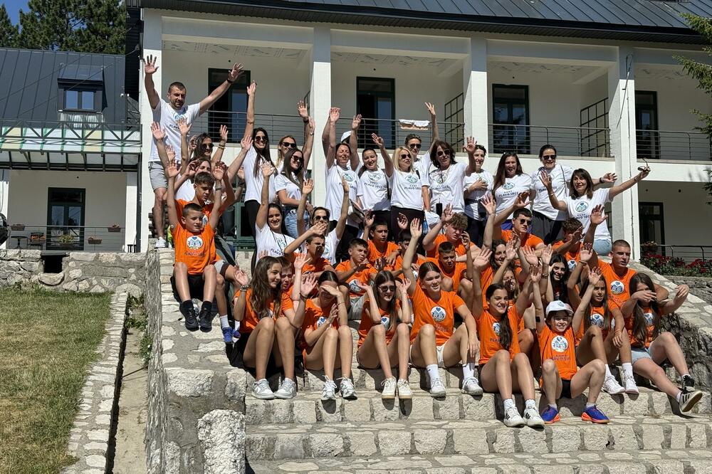 Učesnici kampa za djecu i mlade “Plavo srce” na Ivanovim koritima, Foto: Nikola Saveljić