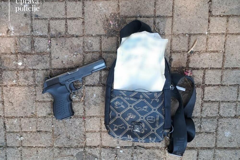 Pronađeni pištolj i torbica, Foto: Uprava policije