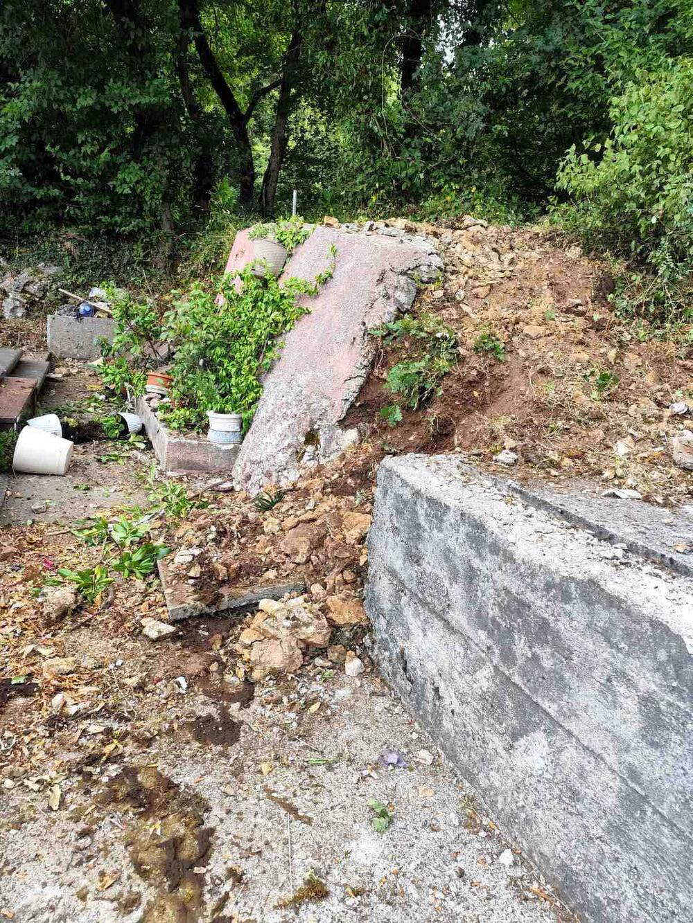 <p>Mještani pozvali nadležne da hitno reaguju i riješe problem</p>