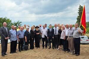 Odali počast grupi revolucionara koji su donijeli odluku da se...