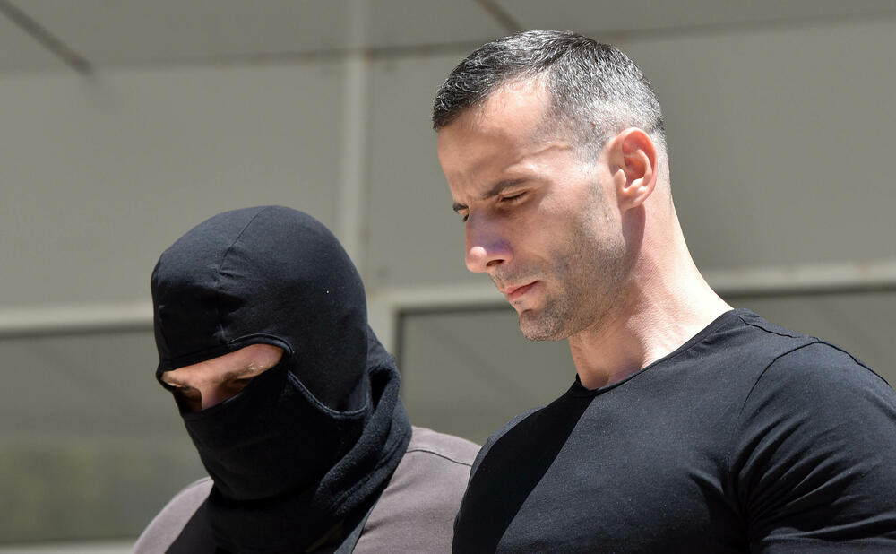 <p>Kako saznaju Vijesti, osim Drobnjaka uhapšeni su Ivan Popović, Mato Knežević i još nekoliko osoba</p>