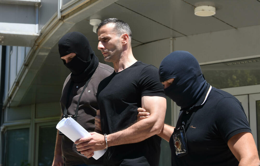 <p>Kako saznaju Vijesti, osim Drobnjaka uhapšeni su Ivan Popović, Mato Knežević i još nekoliko osoba</p>