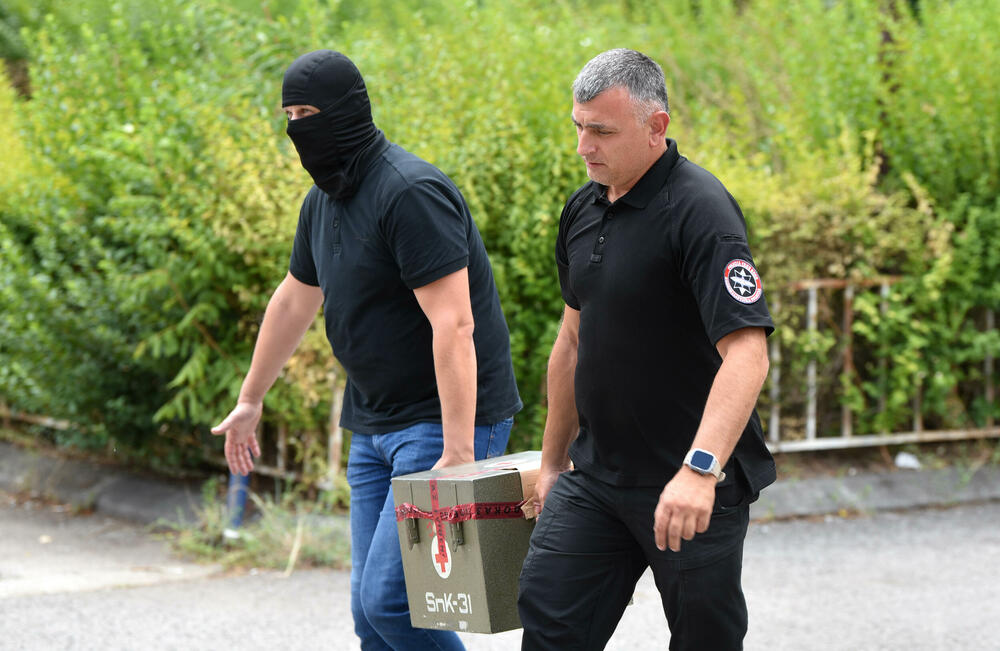 <p>Kako saznaju Vijesti, osim Drobnjaka uhapšeni su Ivan Popović, Mato Knežević i još nekoliko osoba</p>