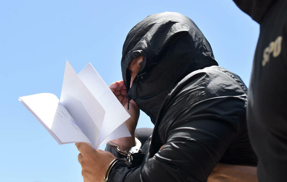 <p>Kako saznaju Vijesti, osim Drobnjaka uhapšeni su Ivan Popović, Mato Knežević i još nekoliko osoba</p>