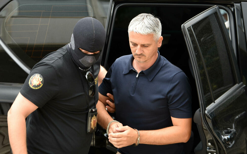 <p>Kako saznaju Vijesti, osim Drobnjaka uhapšeni su Ivan Popović, Mato Knežević i još nekoliko osoba</p>