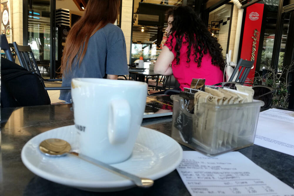 Lokali u Podgorici mogli bi da rade najkasnije do dva sata poslije ponoći, Foto: BORIS PEJOVIC